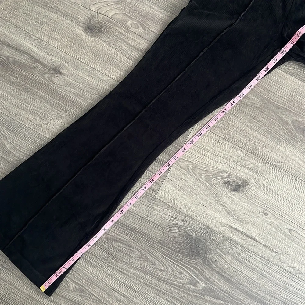 NWT Aerie Groove On Velour Ribbed Flare Pants High Waist Black / Women's XS - Picture 7 of 7